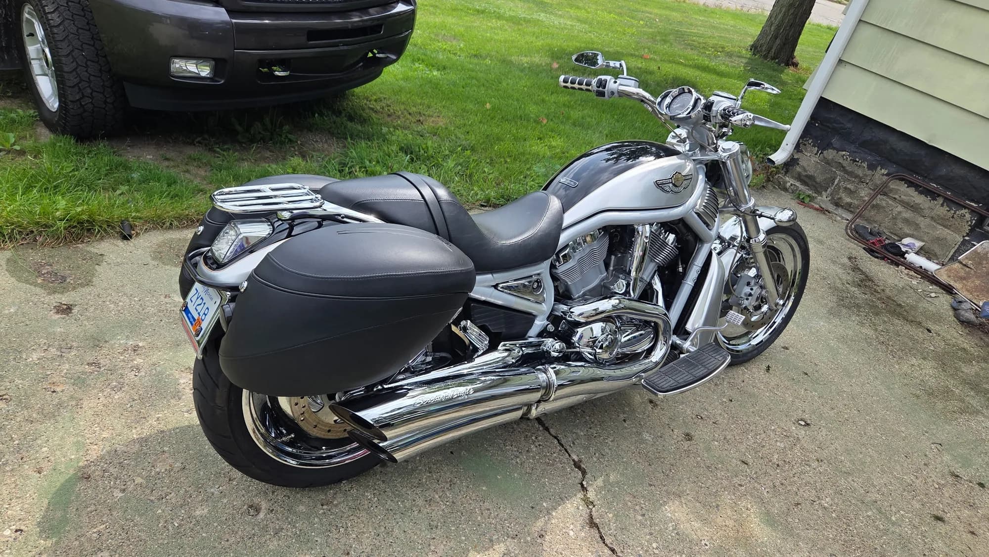 Silver Harley-Davidson V-Rod polished and ceramic coated